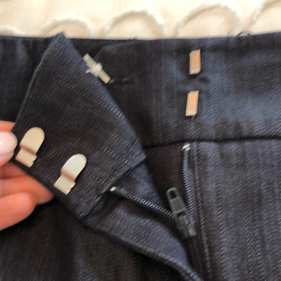 New York & Company Womens Shorts. SZ 4. - Picture 3 of 9